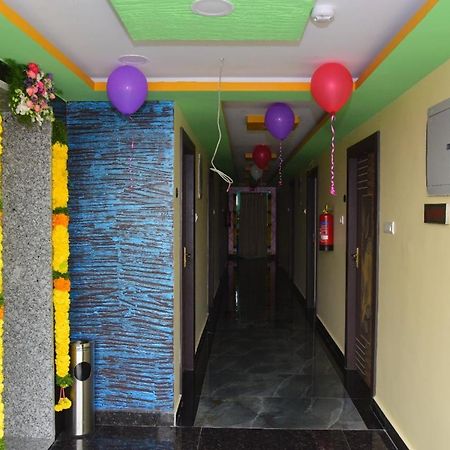 Hotel Sri Hasmitha Vijayawāda Dış mekan fotoğraf