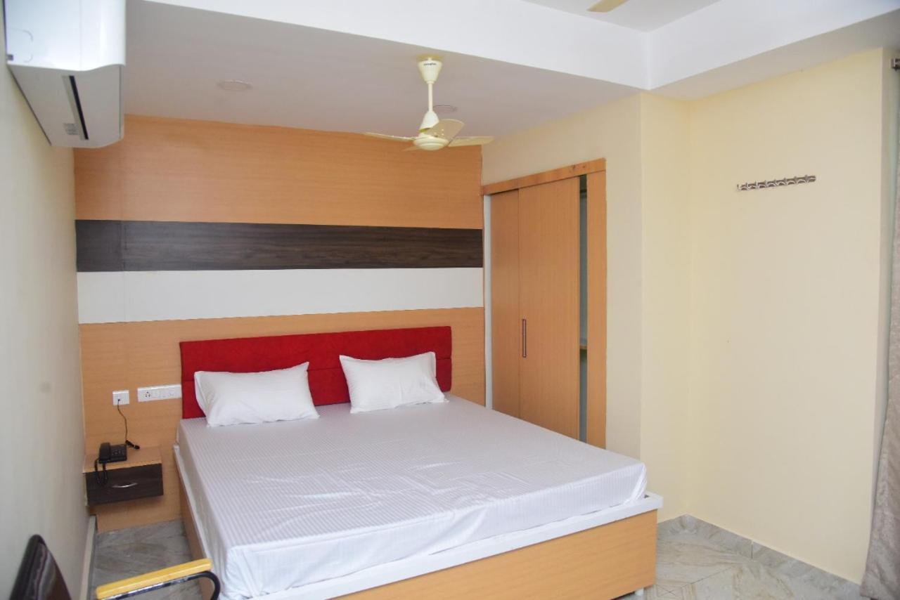 Hotel Sri Hasmitha Vijayawāda Dış mekan fotoğraf