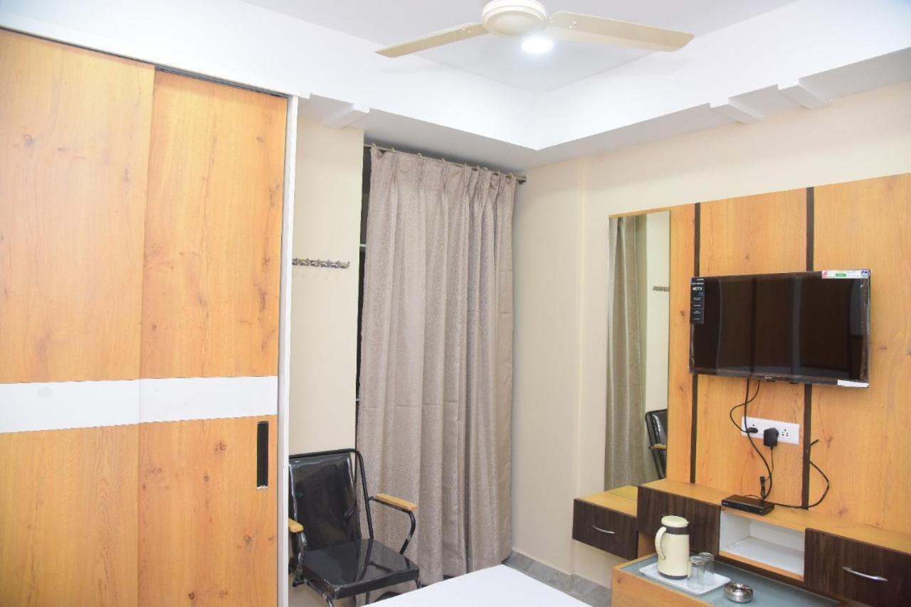 Hotel Sri Hasmitha Vijayawāda Dış mekan fotoğraf