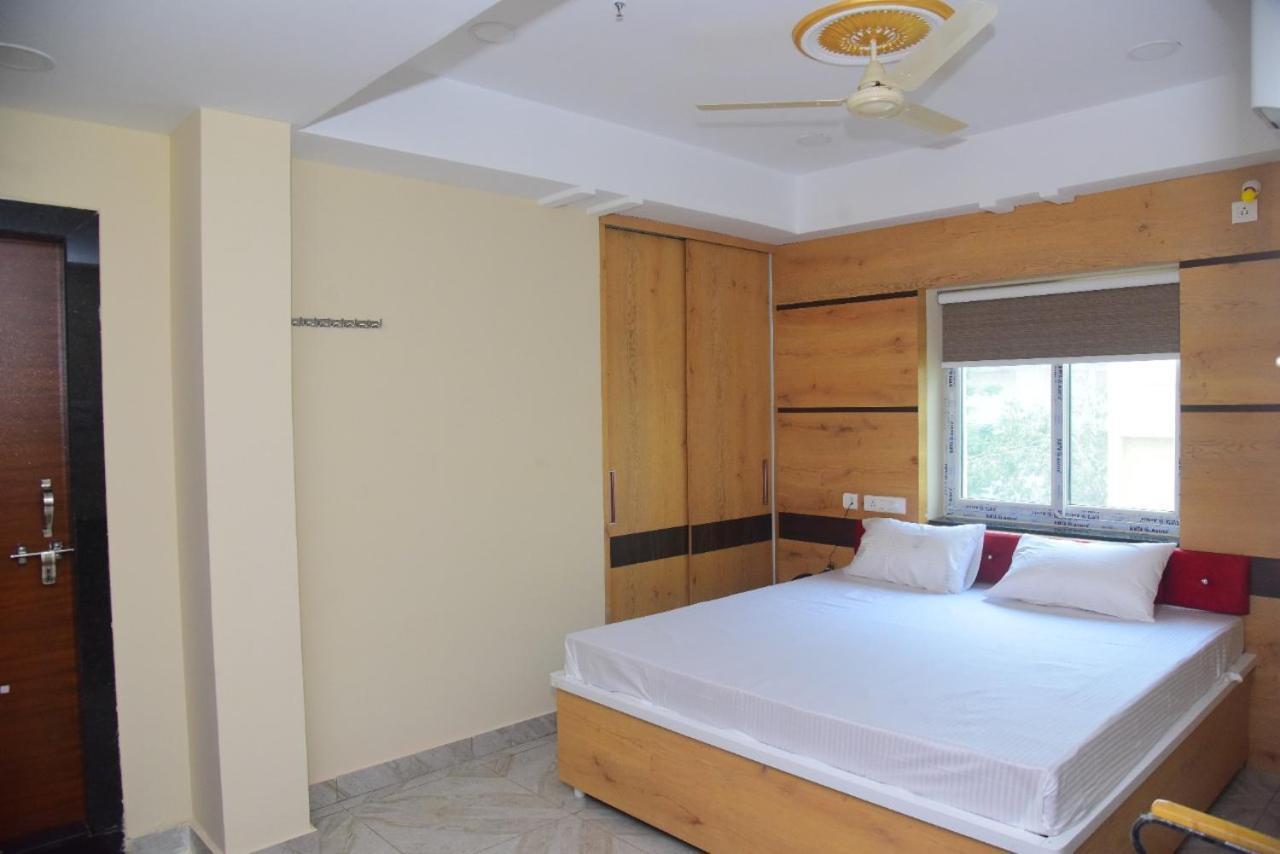 Hotel Sri Hasmitha Vijayawāda Dış mekan fotoğraf
