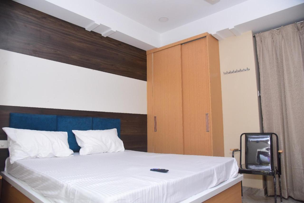 Hotel Sri Hasmitha Vijayawāda Dış mekan fotoğraf