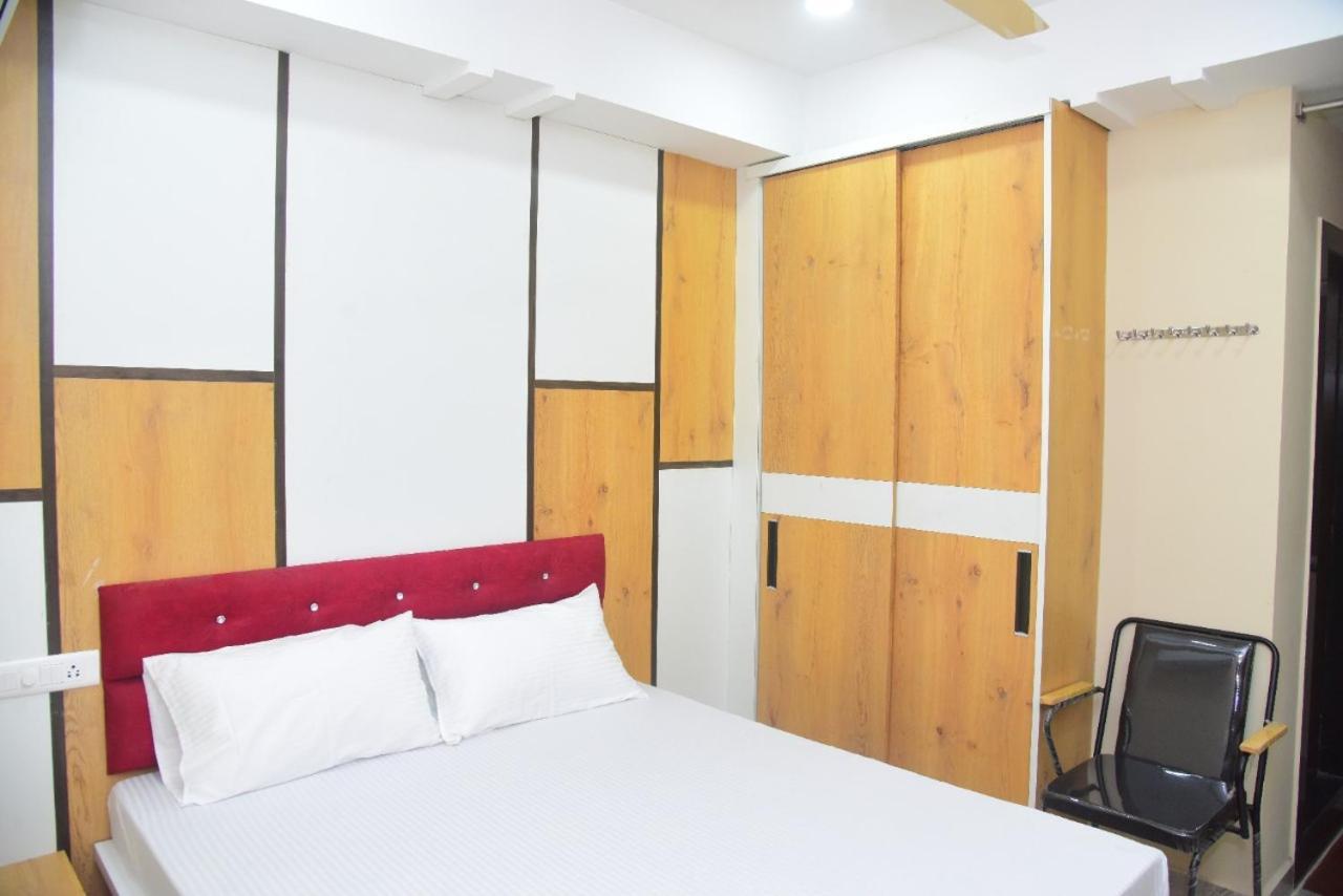 Hotel Sri Hasmitha Vijayawāda Dış mekan fotoğraf